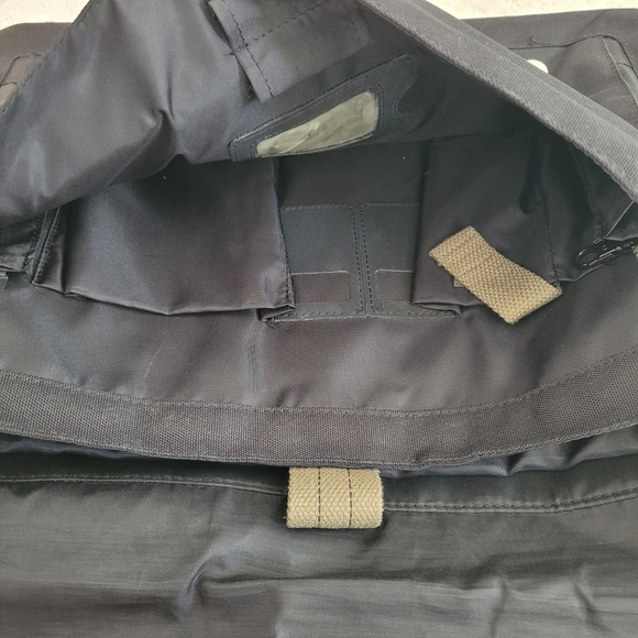 TARGUS Green & Black Laptop Case Crossbody Shoulder Messenger Bag - Picture 5 of 9